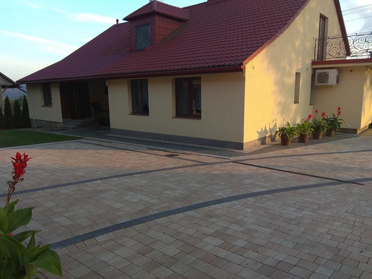 Apartamenty U Maksa Krzywcza エクステリア 写真