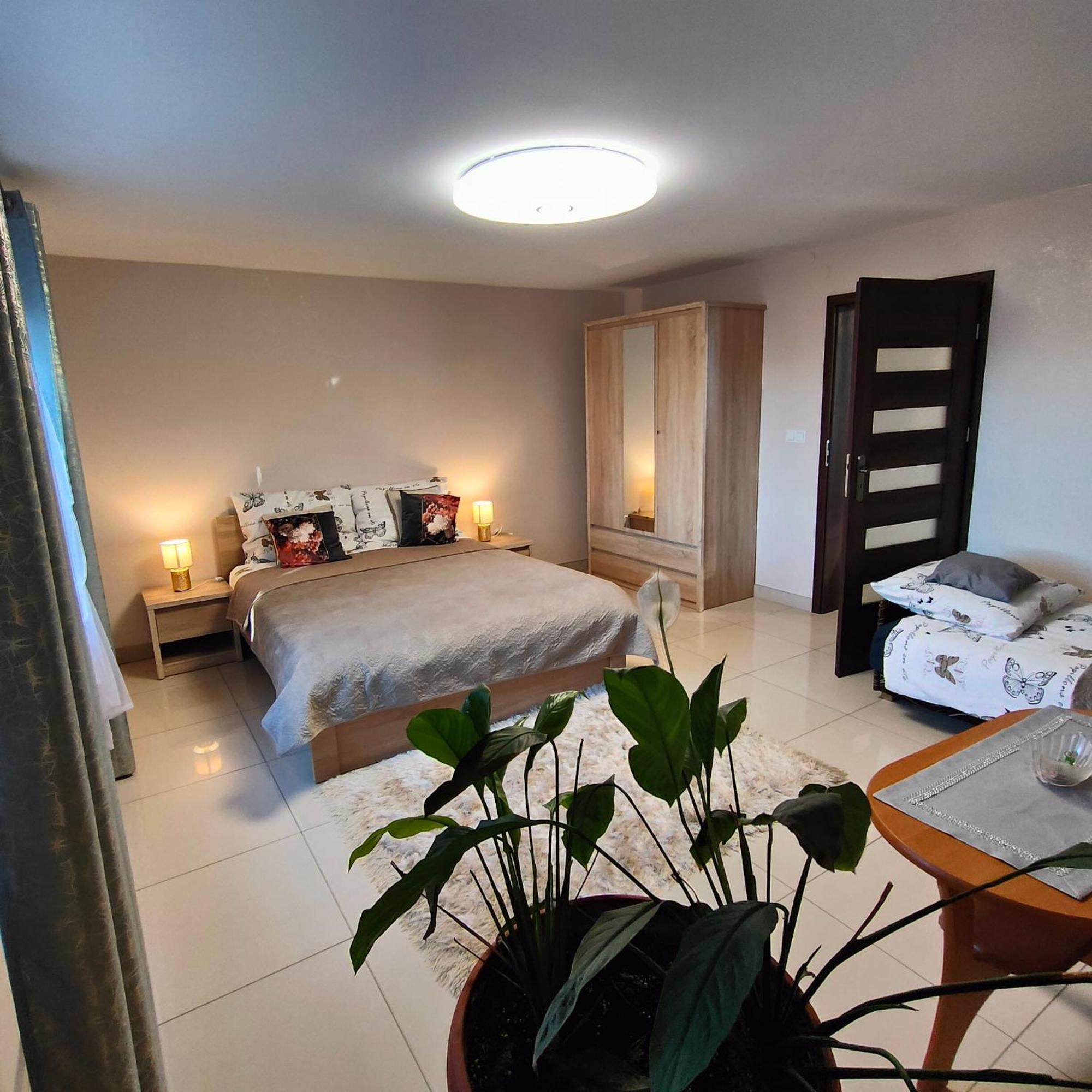 Apartamenty U Maksa Krzywcza エクステリア 写真