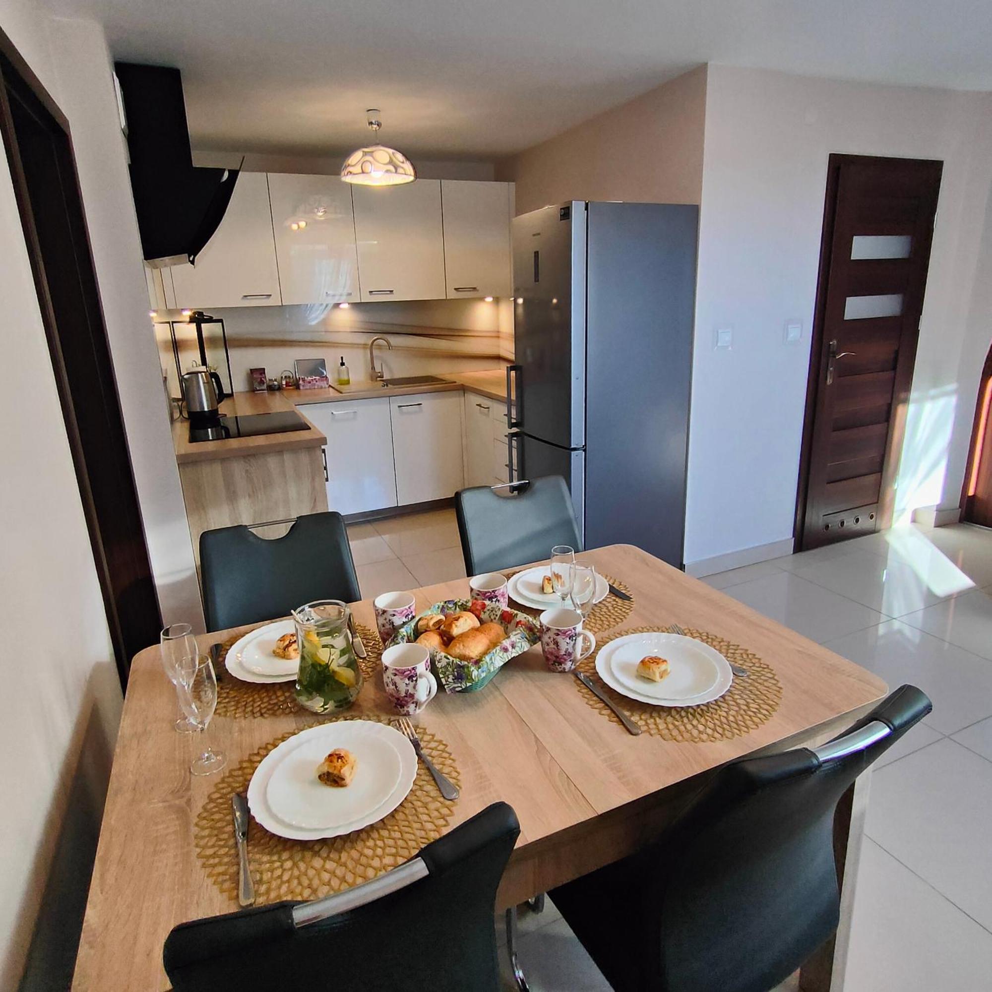Apartamenty U Maksa Krzywcza エクステリア 写真